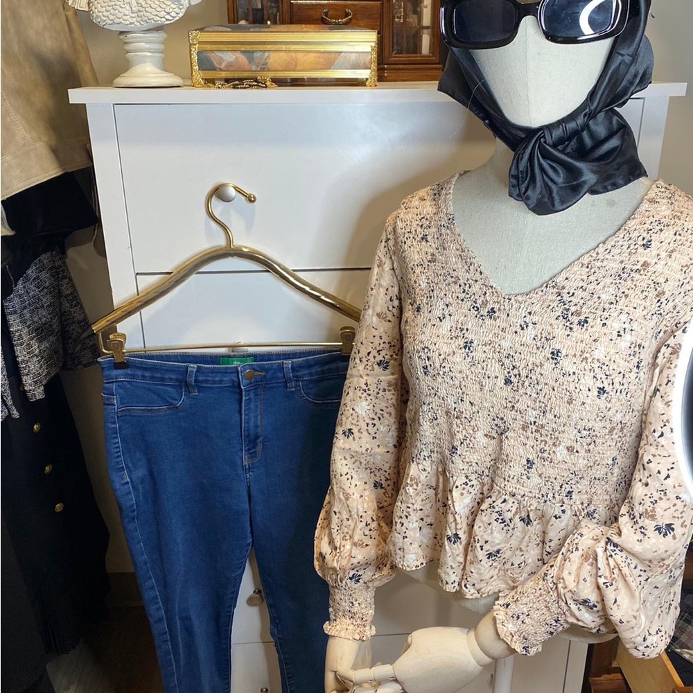 🌸 Romantic Blouse + Dark Wash Jeggings (2-Piece Set)